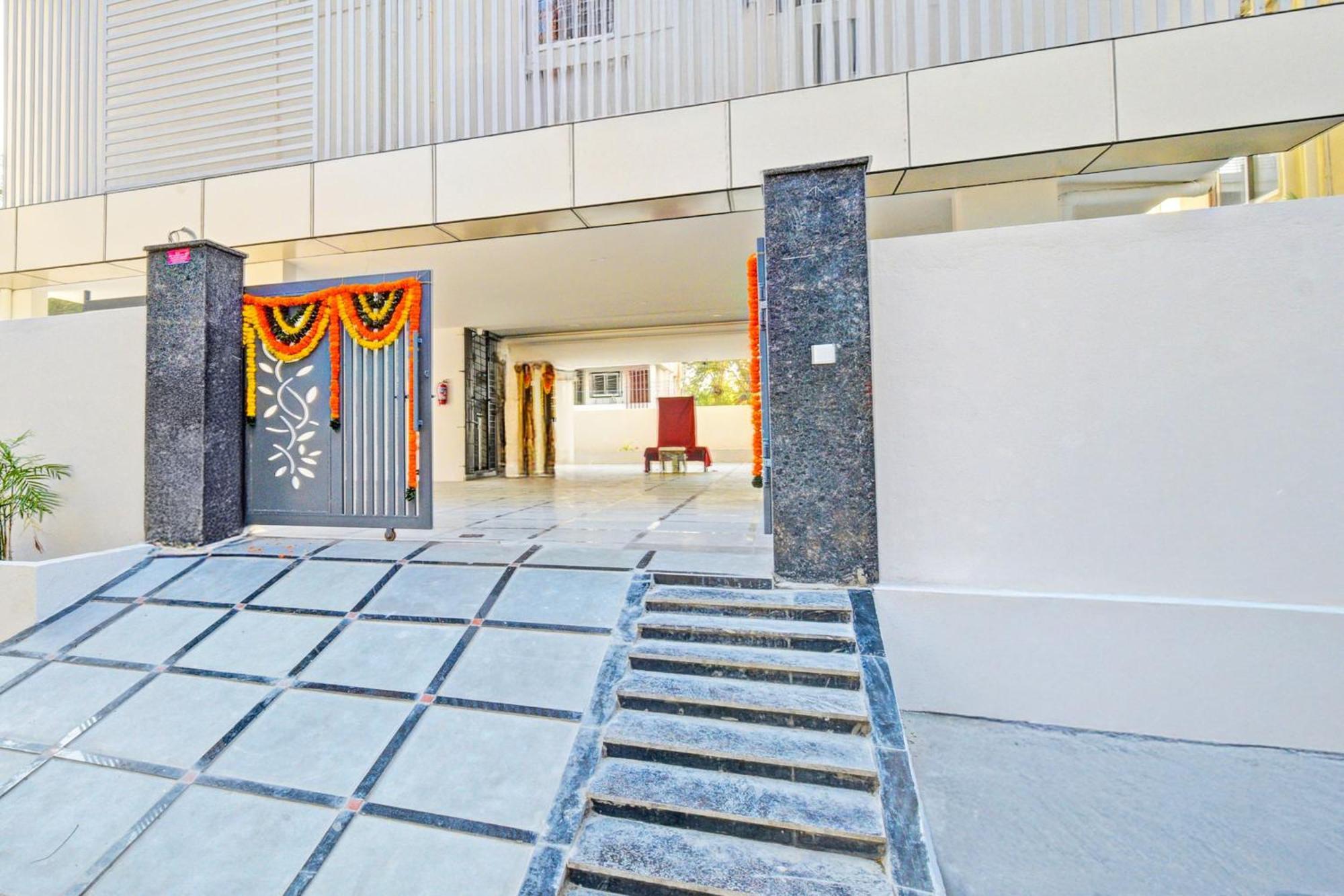Super Townhouse Oak Suchitra Kompally Road Formerly Sun Moon Hotels Trimulgherry Exterior photo